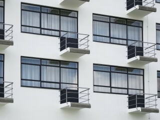 Thermische Eigenschaften kennzeichnen das Energie- bzw. Wärmeschutzverhalten von Bauteilen.