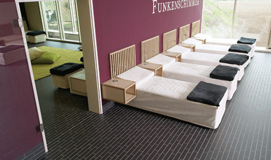 Unglasierte Steinzeugfliese als Bodenbelag, sie eignen sich für mechanisch beanspruchte Bereiche