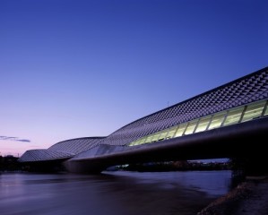 Die Brücke in der Abenddämmerung
