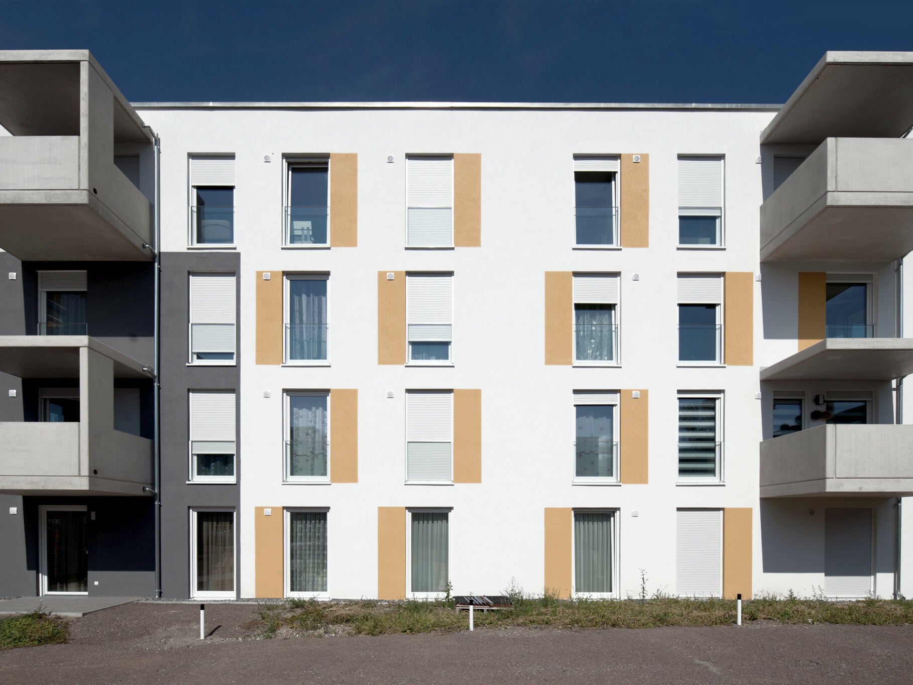 Ost- bzw. Westfenster empfangen 60%, Nordfenster 40% der nutzbaren Solareinstrahlung eines nach Süden gerichteten Fensters (Bild: Wohnen am Woerthboeschel in Baden-Baden)