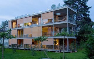 Westfassade mit Sonnenschutz