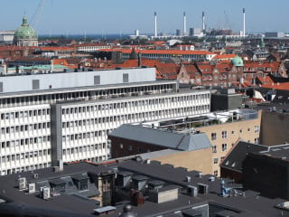 Durch innerstädtische Verdichtung und Aufstockung werden vorhandene Strukturen genutzt und Freiflächen geschont (Abb.: Paragon-Apartments in Berlin-Prenzlauer Berg)