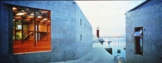 Ensemble des Meeresmuseums - wie aus einem Stück Granit gehauen