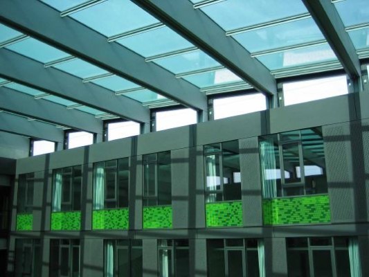 Das glasgedeckte Foyer