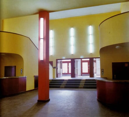 Im Foyer wurden die 1929 von Poelzig geplanten Treppenbrüstungen rekonstruiert