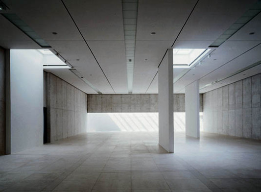 Blick in den unterirdischen Ausstellungsraum