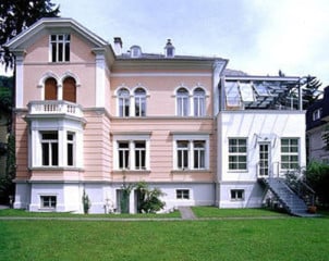 Ansicht mit Wintergarten rechts