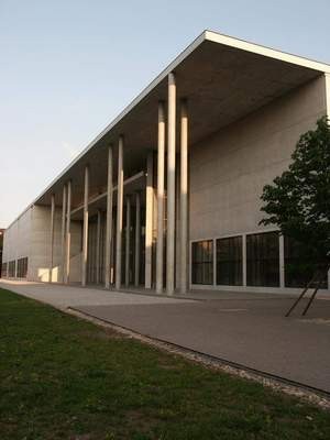 Außenansicht der Pinakothek der Moderne in München