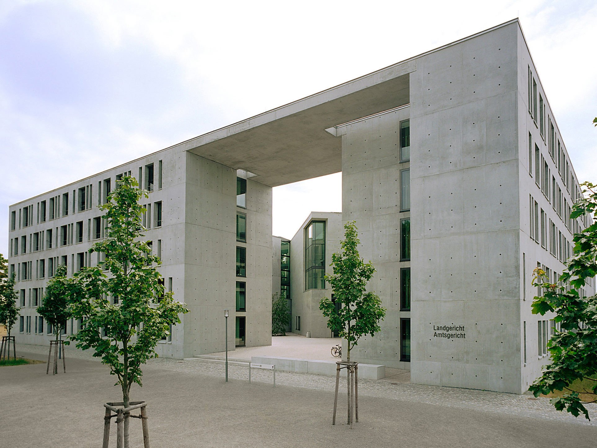 Land und Amtsgericht in Frankfurt/Oder Beton Büro/Verwaltung Land und Amtsgericht in Frankfurt/Oder Beton Büro/Verwaltung