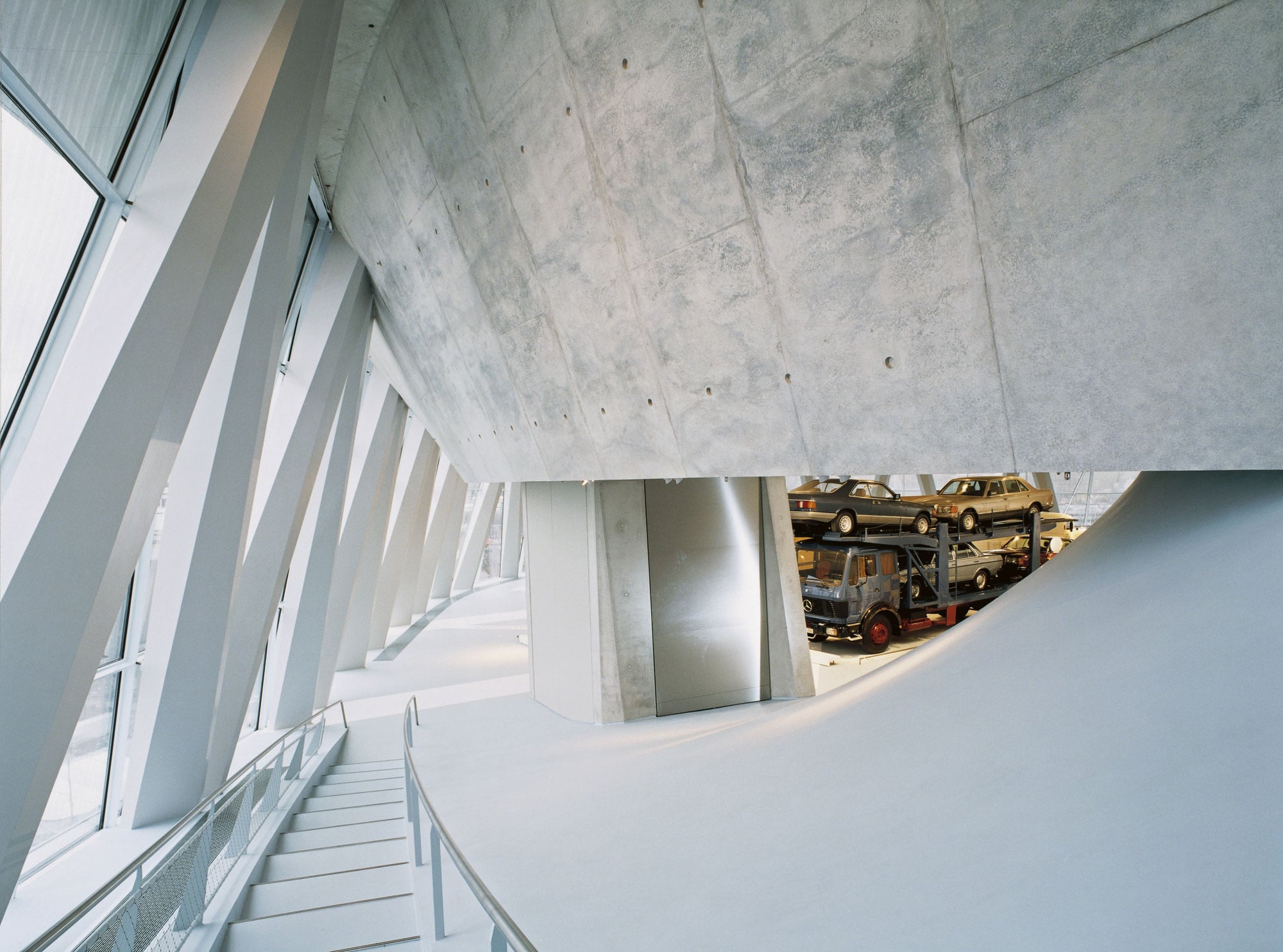 Mercedes Benz Museum In Stuttgart Beton Freizeit Sport Baunetz Wissen