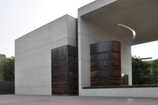 Die St.-Canisius-Kirche wurde von den Berliner Architekten Büttner, Neumann & Braun entworfen.