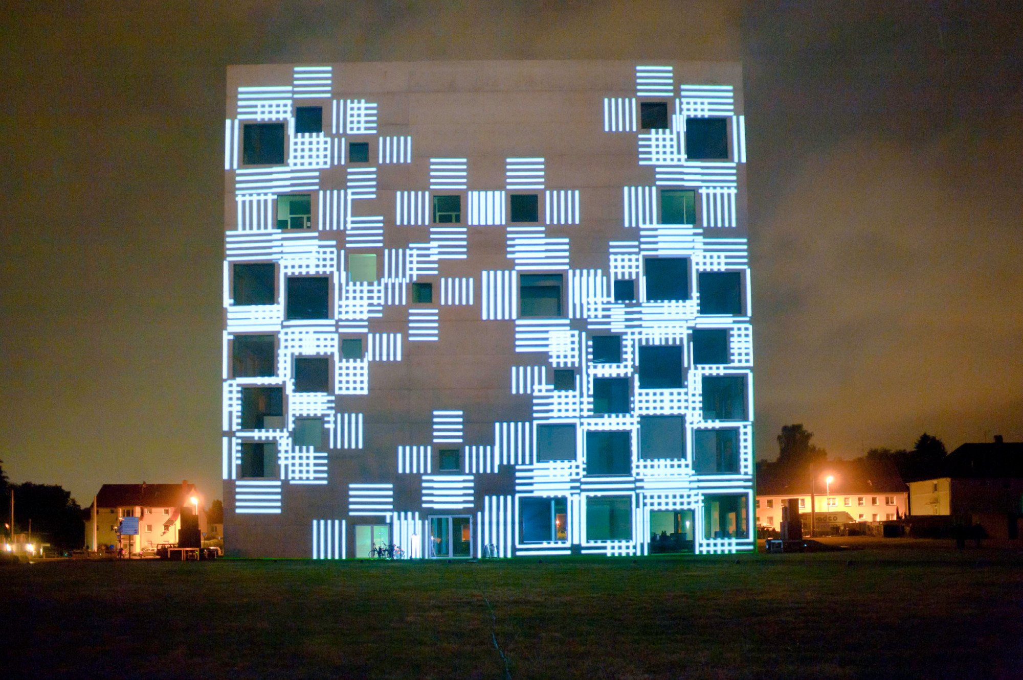 Lichtinstallation auf der dünne Betonschale