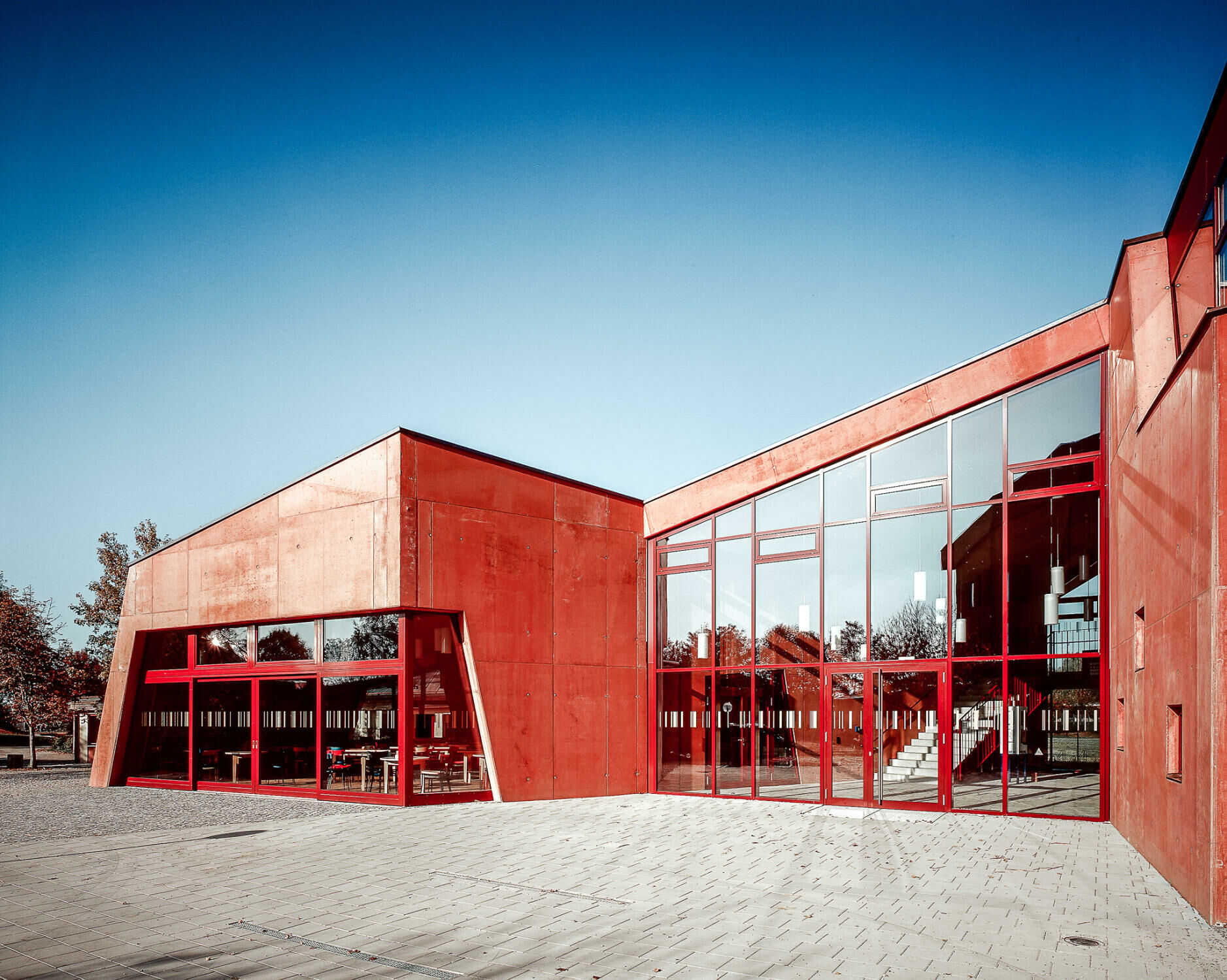 Ott Architekten aus Augsburg planten das Bauwerk. 