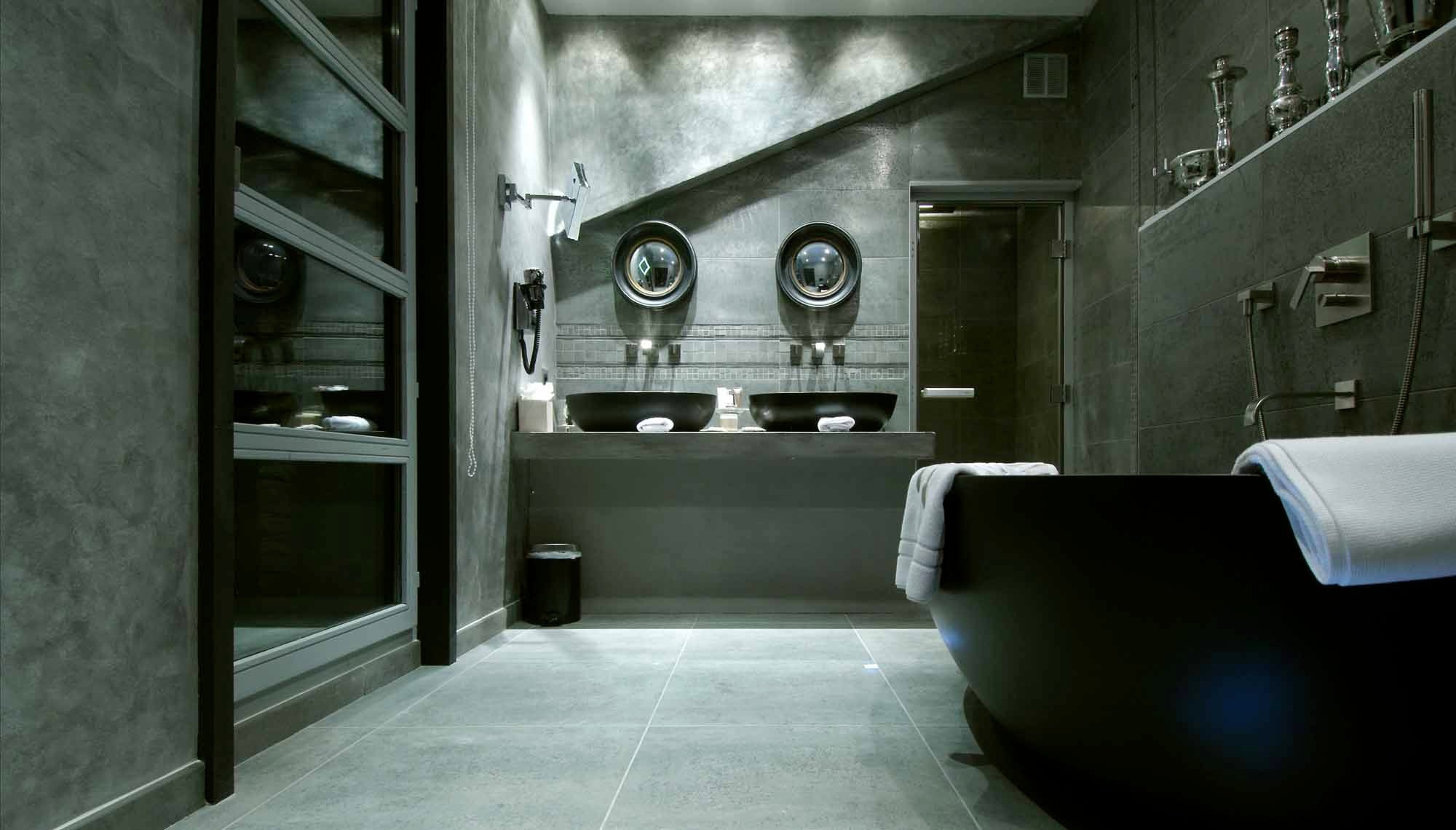 Badezimmer in Silber