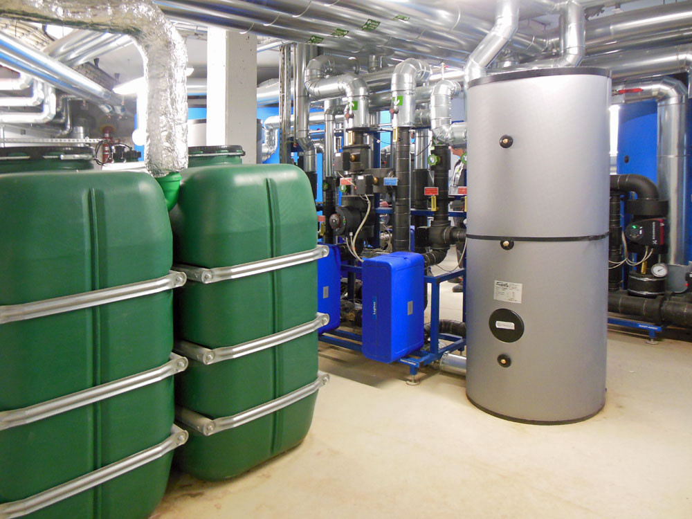 Durch die Aufstellung der Anlagentechnik innerhalb der thermischen Gebäudehülle lässt sich die Energieeffizienz steigern.