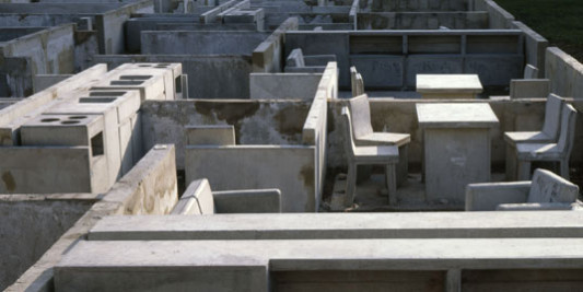 Wohnungsrelief in Beton