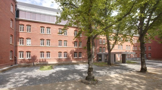 Mannschaftsgebäude