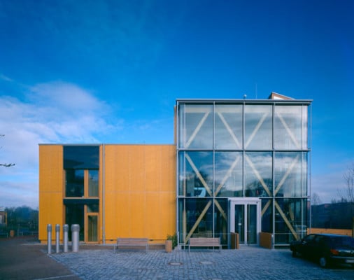 Forum und 'Reihenhaus' - hinter einer einheitlichen Fassade des Reihenhauses verstecken sich unterschiedliche Konstuktionen