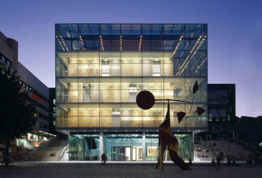 Das Kunstmuseum bei Dunkelheit