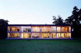 Das Haus öffnet sich zum Park Richtung Südwesten
