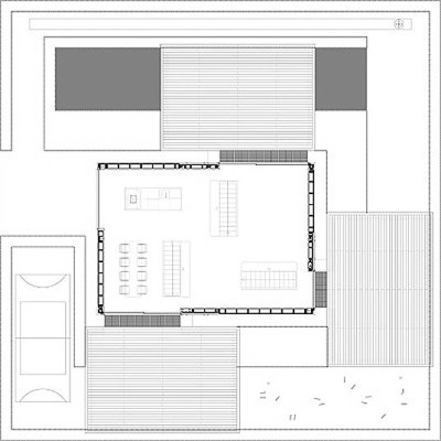 Grundriss Obergeschoss: Die Erschließung erfolgt über die Treppen der drei Erdgeschossboxen, deren Dächer die hölzernen Dachterrassen bilden