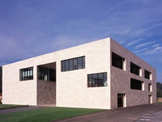 Museum auf quadratischem Grundriss