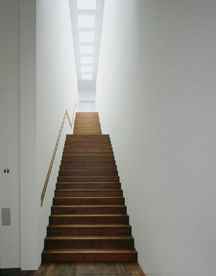 Treppenaufgang mit Lichtdecke