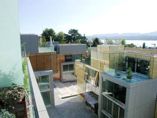 Blick von einer Dachterrasse zum Zürich See