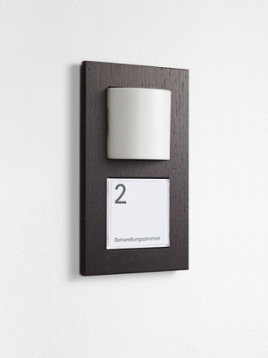 Zimmermodul mit Signalleuchte und Namensschild Gira Esprit, Wengeholz