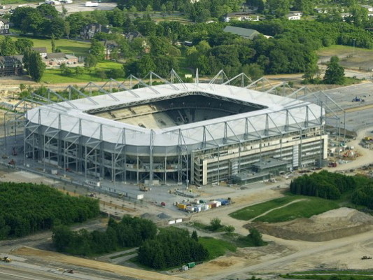 Borussia Park In Monchengladbach Geneigtes Dach Sport Freizeit Baunetz Wissen