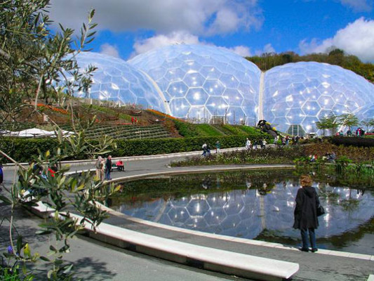 Die Hexagonale Primärstruktur der Geodätischen Kuppeln von außen