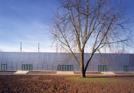 Ostfassade mit Glasfeldern
