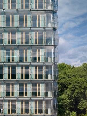 Schuppenfassade aus Verbund-Sicherheitsglas