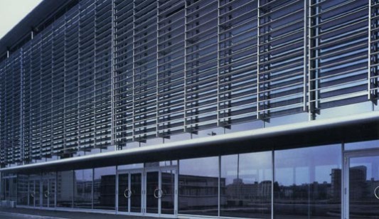 Komplett verglaste Nordfassade