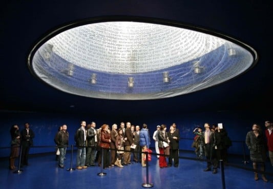 Blick von innen - transparente, mit Schrift bedruckte ETFE-Folie