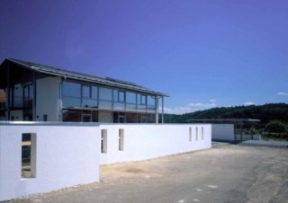 Südansicht mit Außenmauer