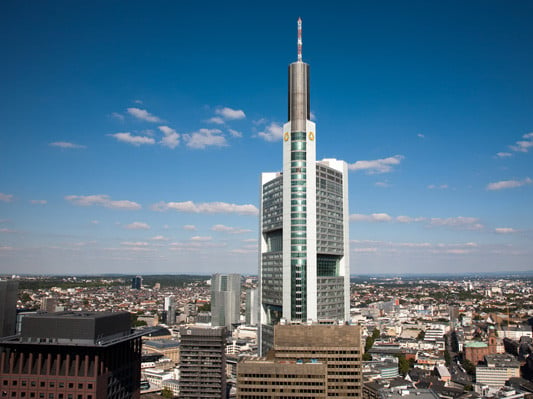 Mit Blick über die Stadt Frankfurt