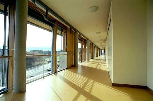 Lichtdurchfluteter verglaster Flur