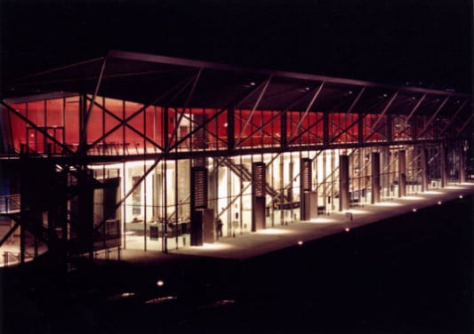 Galerieebene bei Nacht