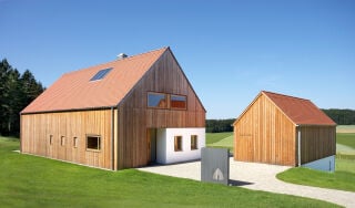 Die Gebäude wurden wie ein Oberpfälzer Bauernhaus gestaltet und angeordnet.