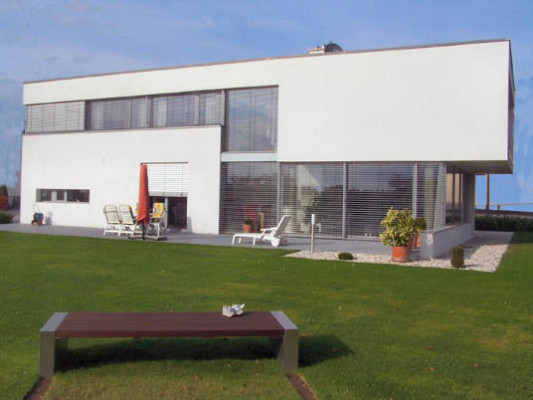 Glas- und Wandflächen im Wechsel