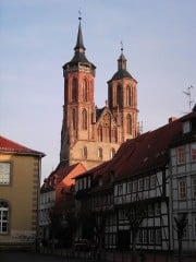 Die gotische Kirche St. Johannis aus dem 14. Jahrhundert ist das Wahrzeichen Göttingens