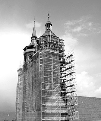 Vier Jahre dauerten die Sanierungsarbeiten. Dabei musste die Kirche frei überspannt werden, um das Schiff nicht zu belasten