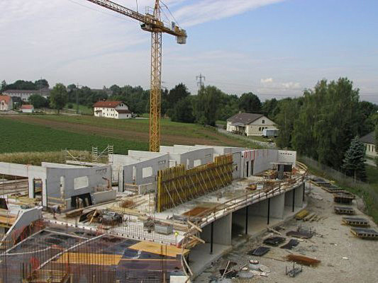 Der Bau wurde in Sichtbeton ausgeführt