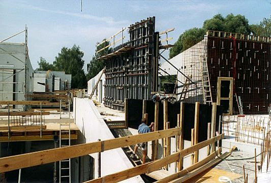 Die größte Herausforderung bei den Schalungen waren die unterschiedlich großen Radien der geschwungenen Wandverläufe
