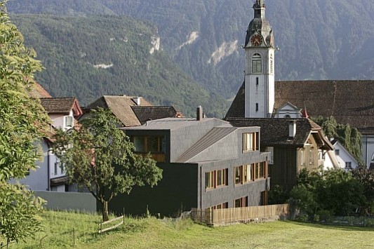Neubau an der Hanglage