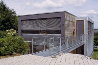 Zugang über eine Brücke