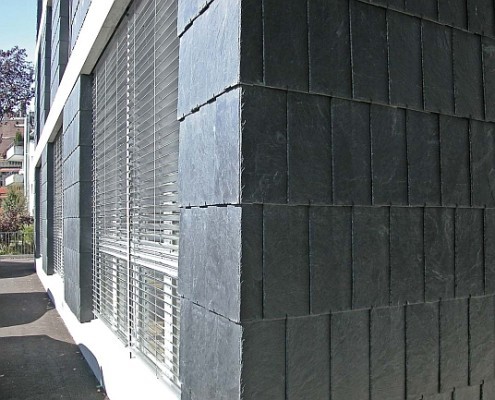 Blick entlang der Fassade