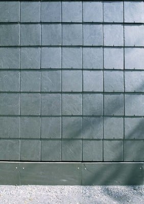 Fassadenausschnitt mit Kronendeckung