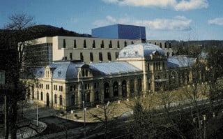 Außenansicht des umgebauten Festspielhauses